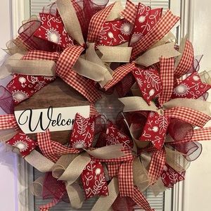 Beautiful wreath.  Very full and made with quality material.